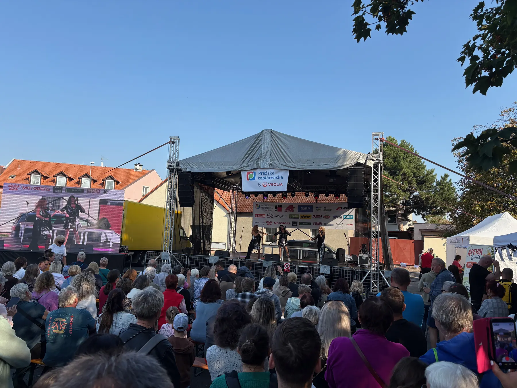 Řetízkový kolotoč - pohled zespodu