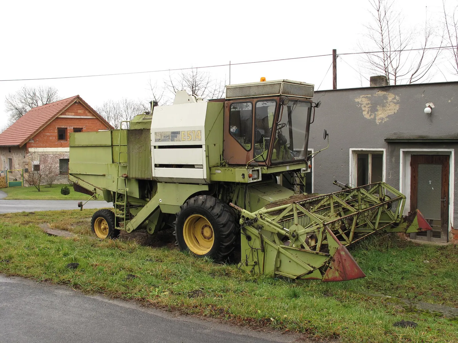 Kombajn Fortschritt E 514 odstavený v českých Kojovicích