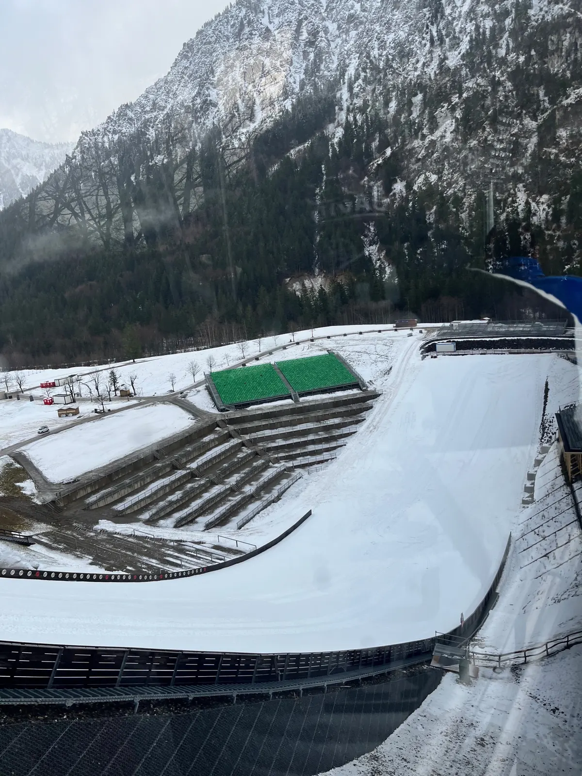 Odrazová hrana Heini-Klopfer-Skiflugschanze zblízka