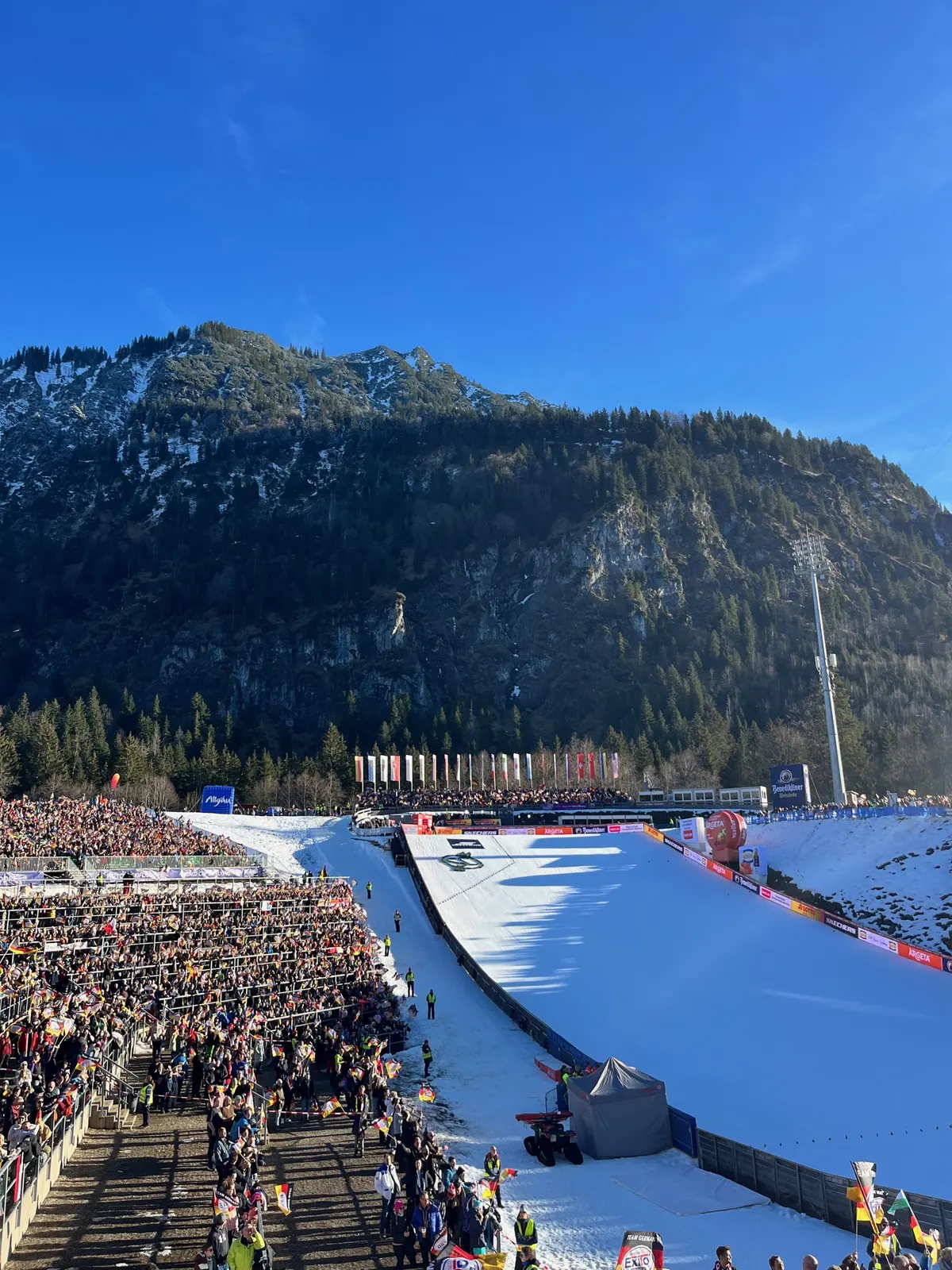 Odrazový stůl a start ve věži, pohled ze stadionu