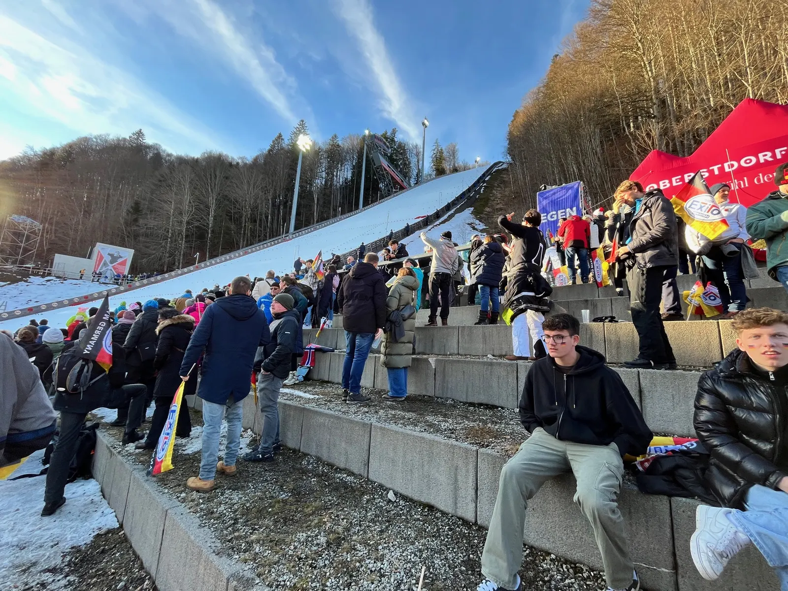 Reprezentační vlajky diváků z různých zemí