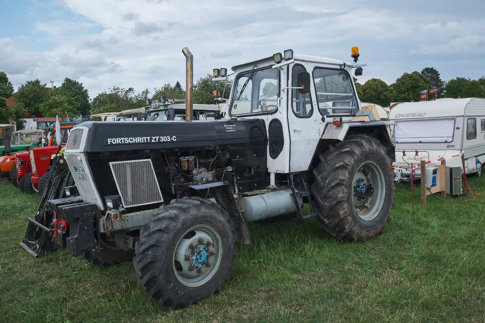 Černobílý Fortschritt ZT 303 C na srazu