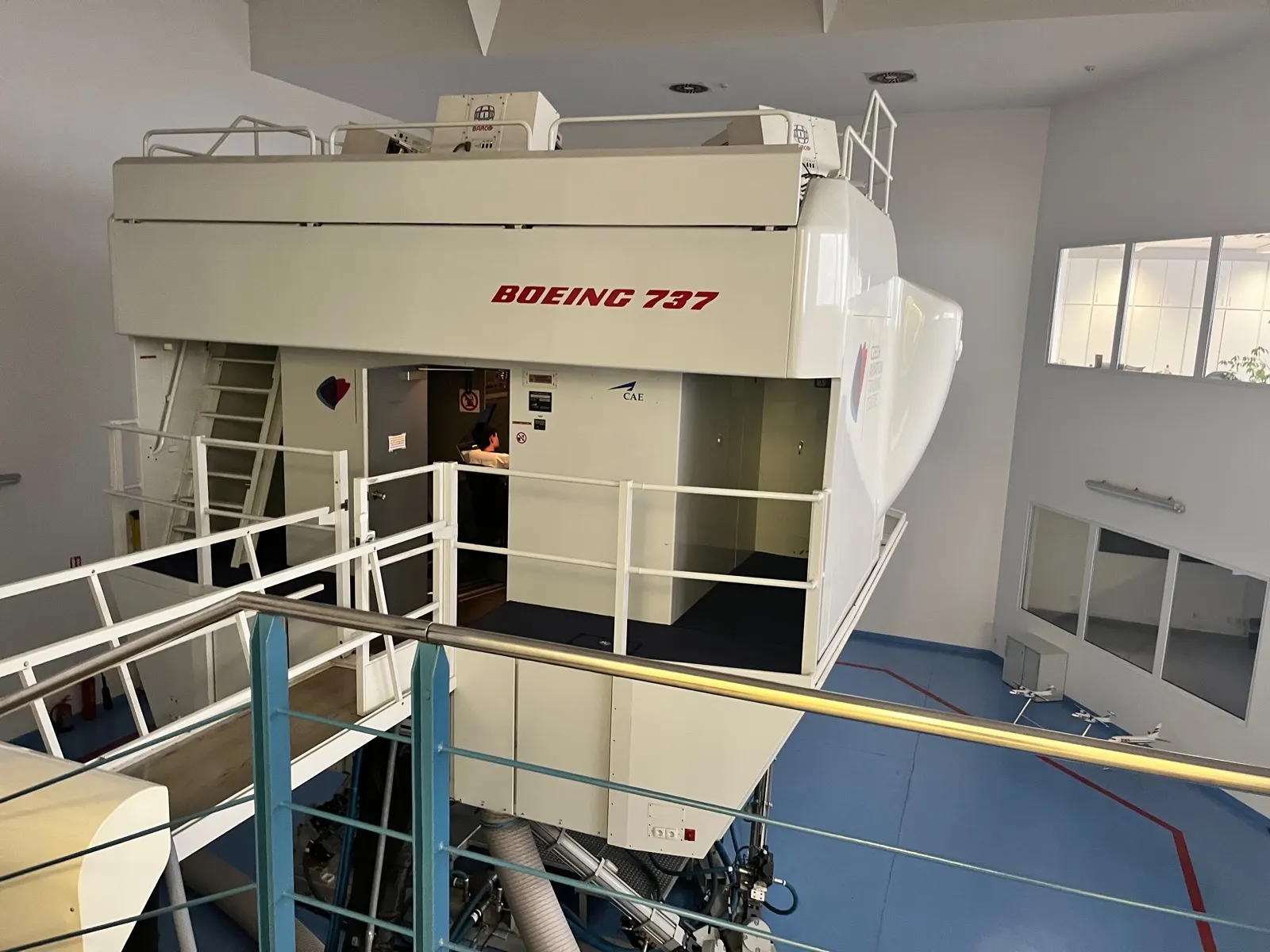 Boeing 737 simulátor zvenku - CATC Praha