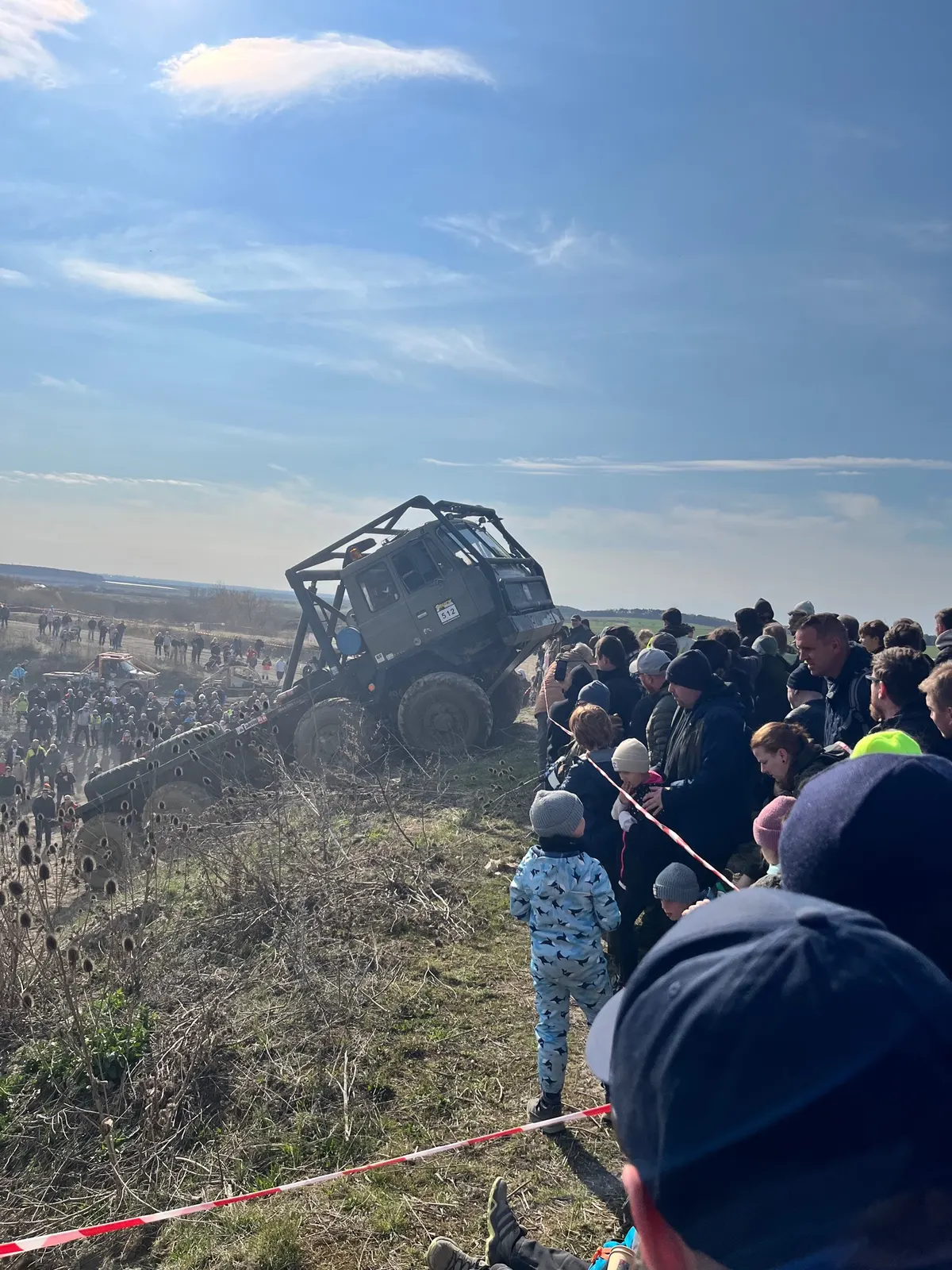 Truck Trial Milovice 2026 - snímek 8 (náklaďáky v terénu tankodromu)